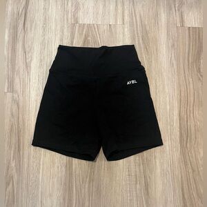✨AYBL CORE BRAND WORKOUT SHORTS✨
✨ SIZE: S
✨ NEW W/O TAGS